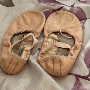 Bloch Tan Dress Shoes Soft Leather Flexibility